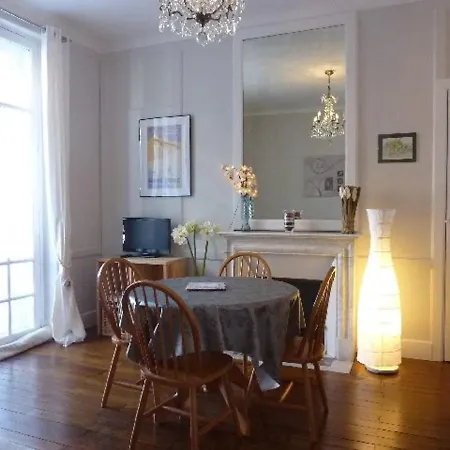 T1 Au Mont-dore, Balcon, Hyper Centre, Bien Equipe, Max 4 Pers. - Fr-1-608-38 Apartment *